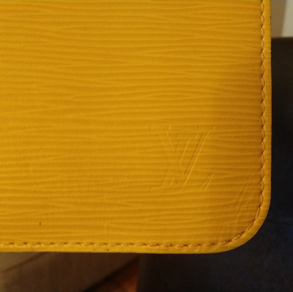 Authentic Louis Vuitton Neverfull Pochette Pouch - Picture 9 of 10